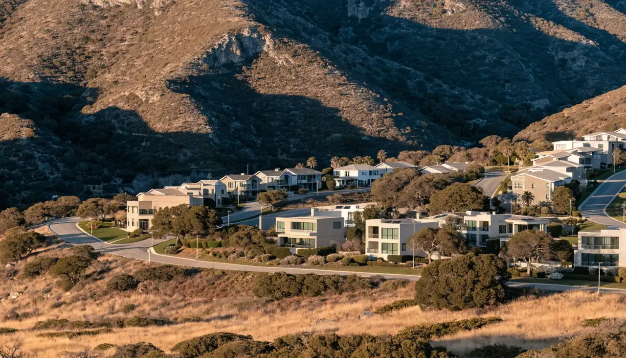 Casas de Hunters Ridge en la ladera del noroeste de Fontana